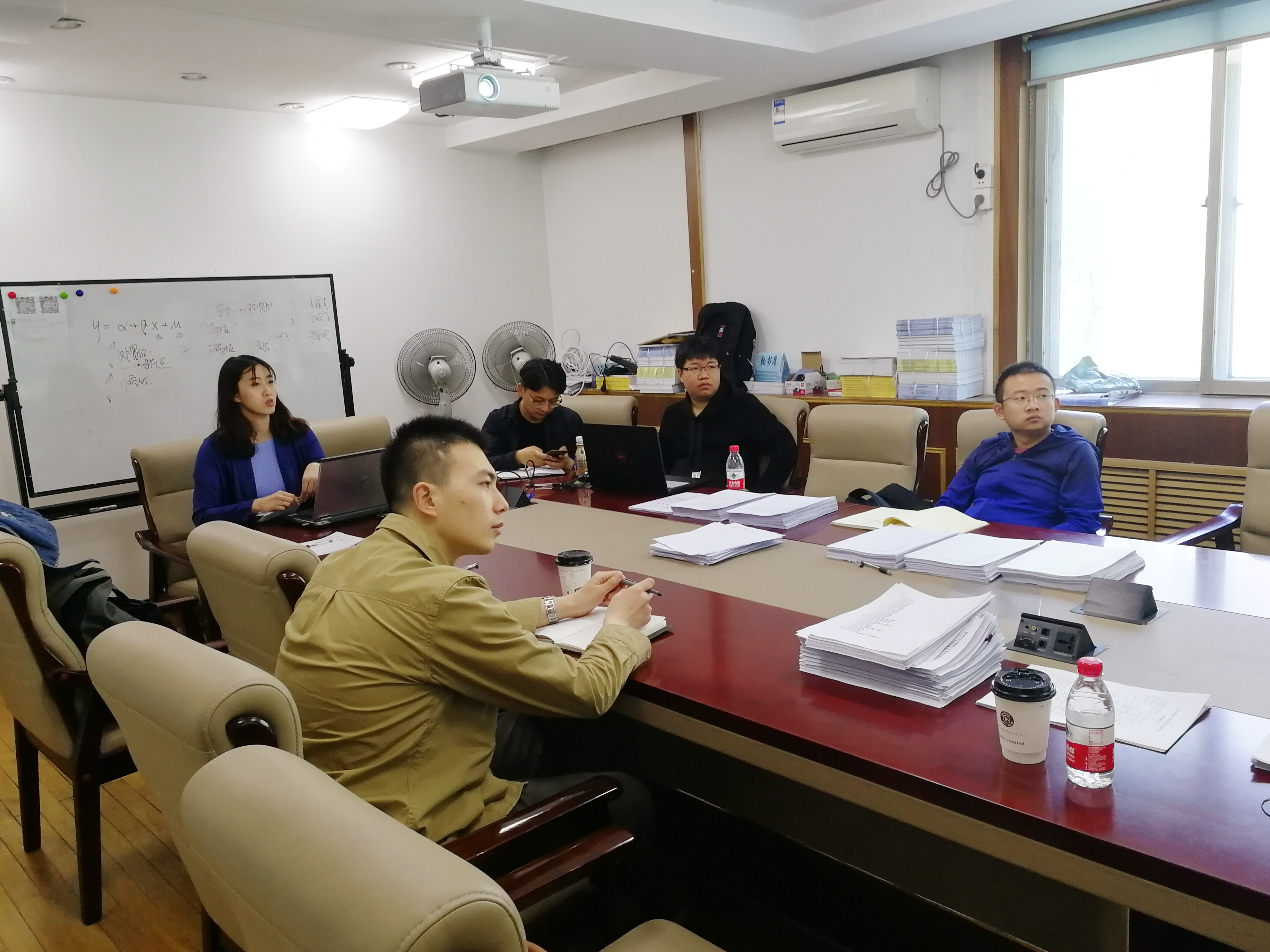 伟德国际bevictor1946博士生沙龙2019-04（总第4期）简报图片.jpg